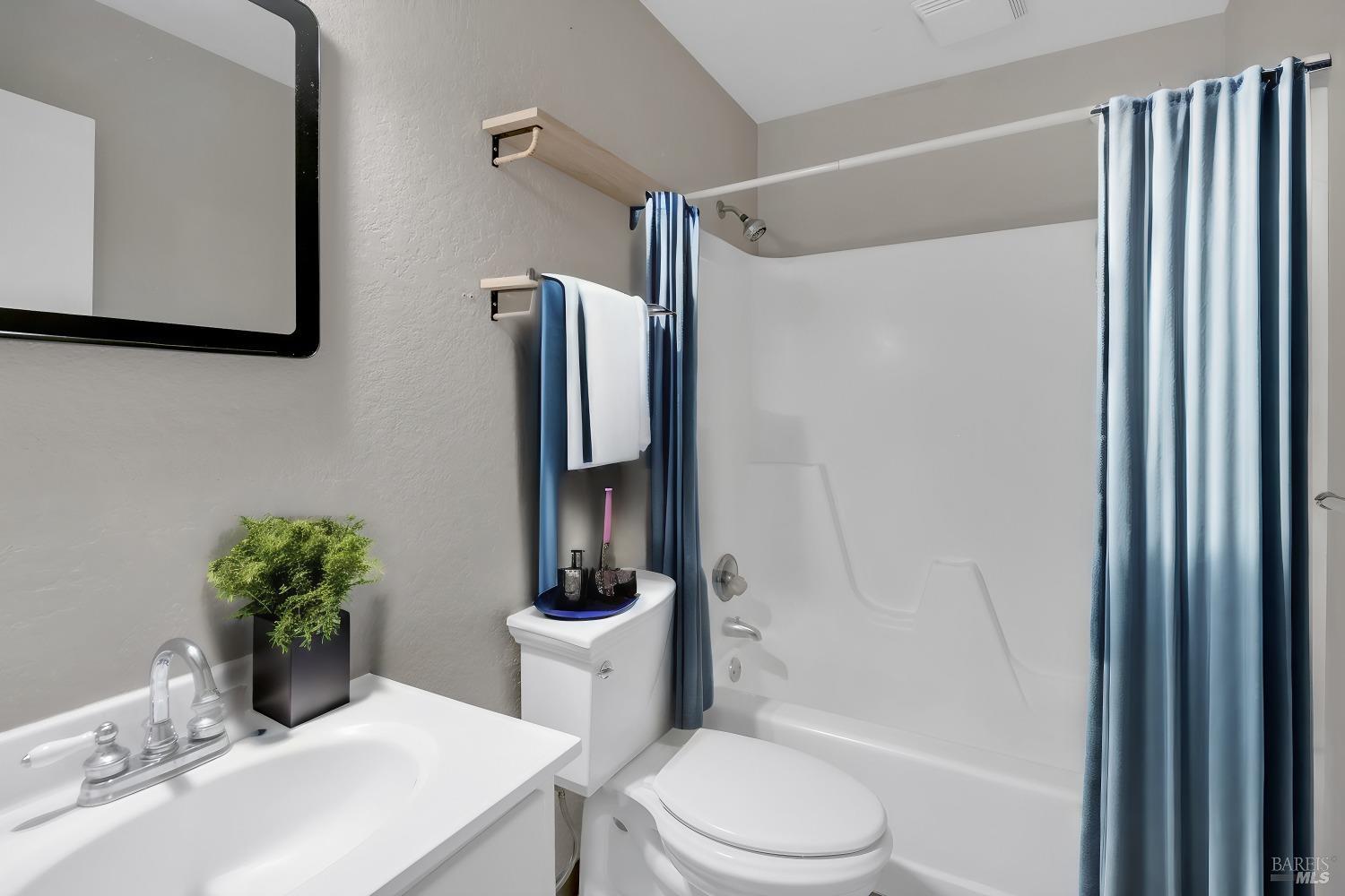 18823-18825 Beatrice Dr S