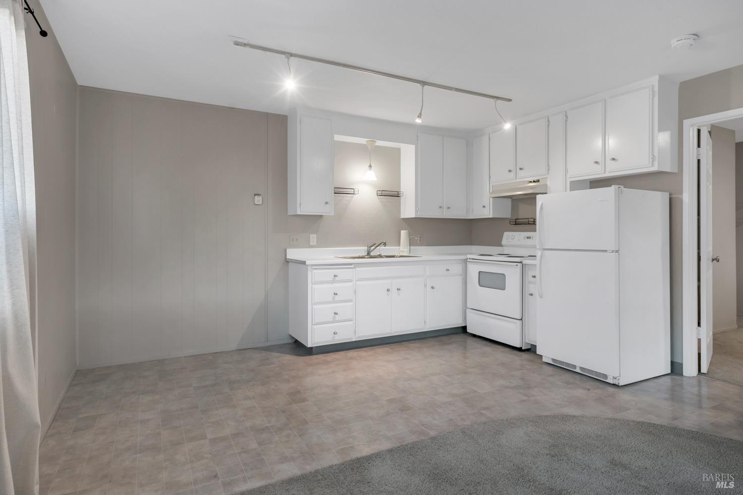 18823-18825 Beatrice Dr S