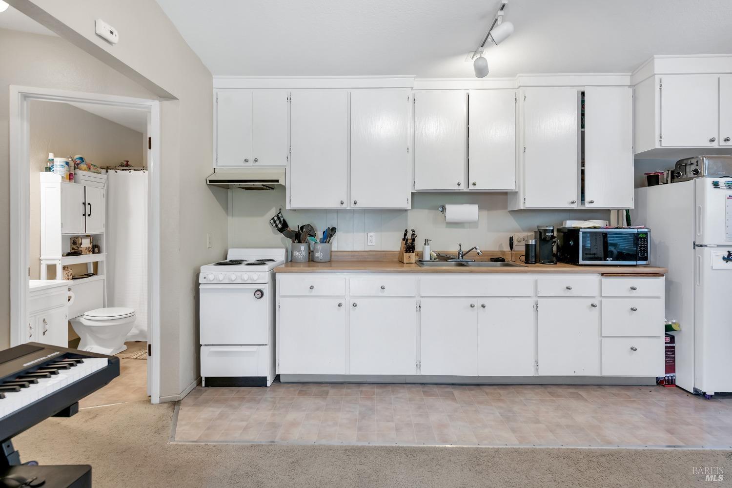 18823-18825 Beatrice Dr S