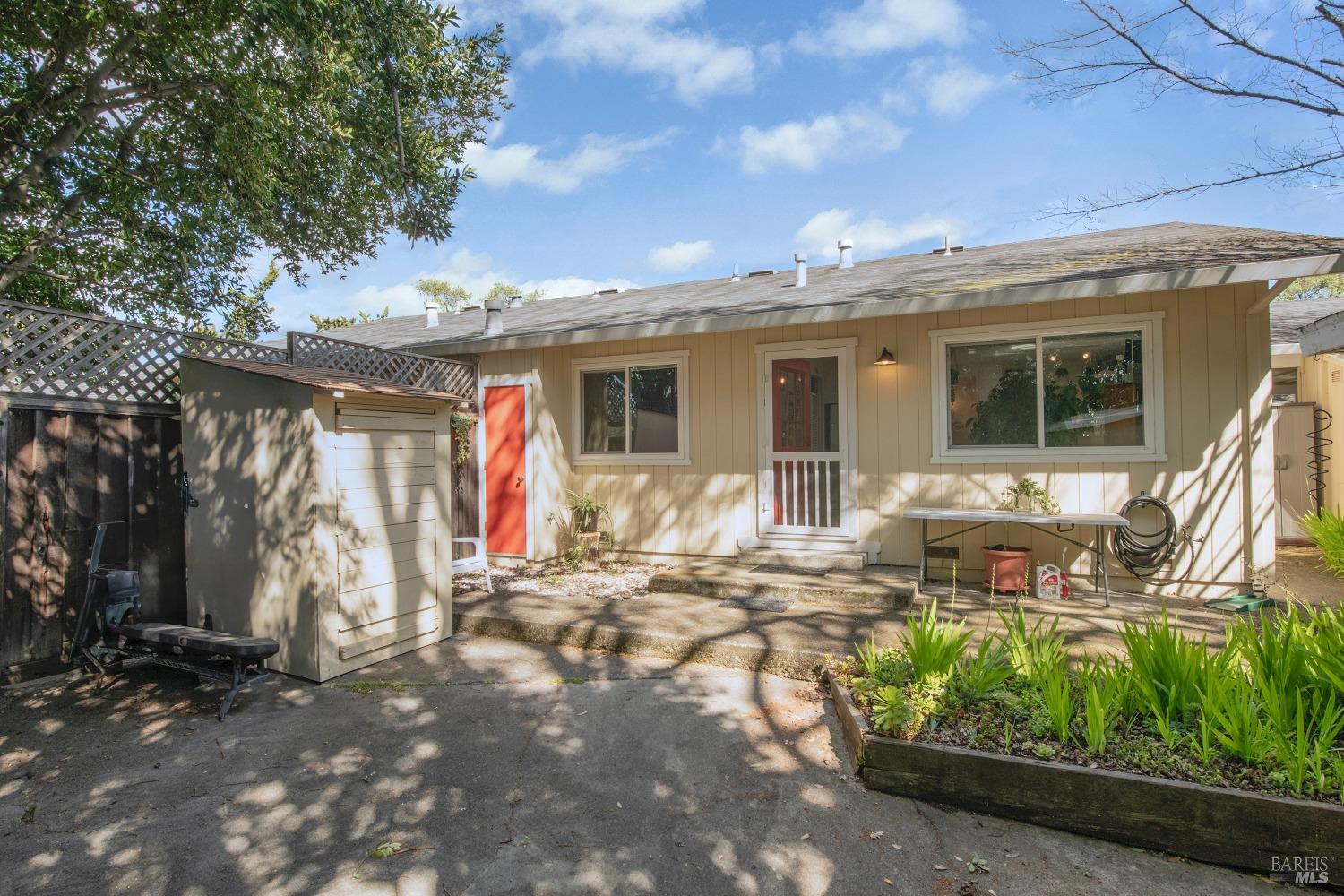 18823-18825 Beatrice Dr S