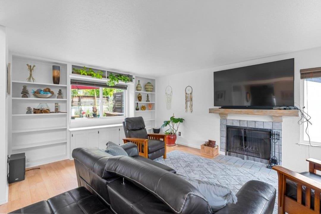 923 Vista Del Mar DR