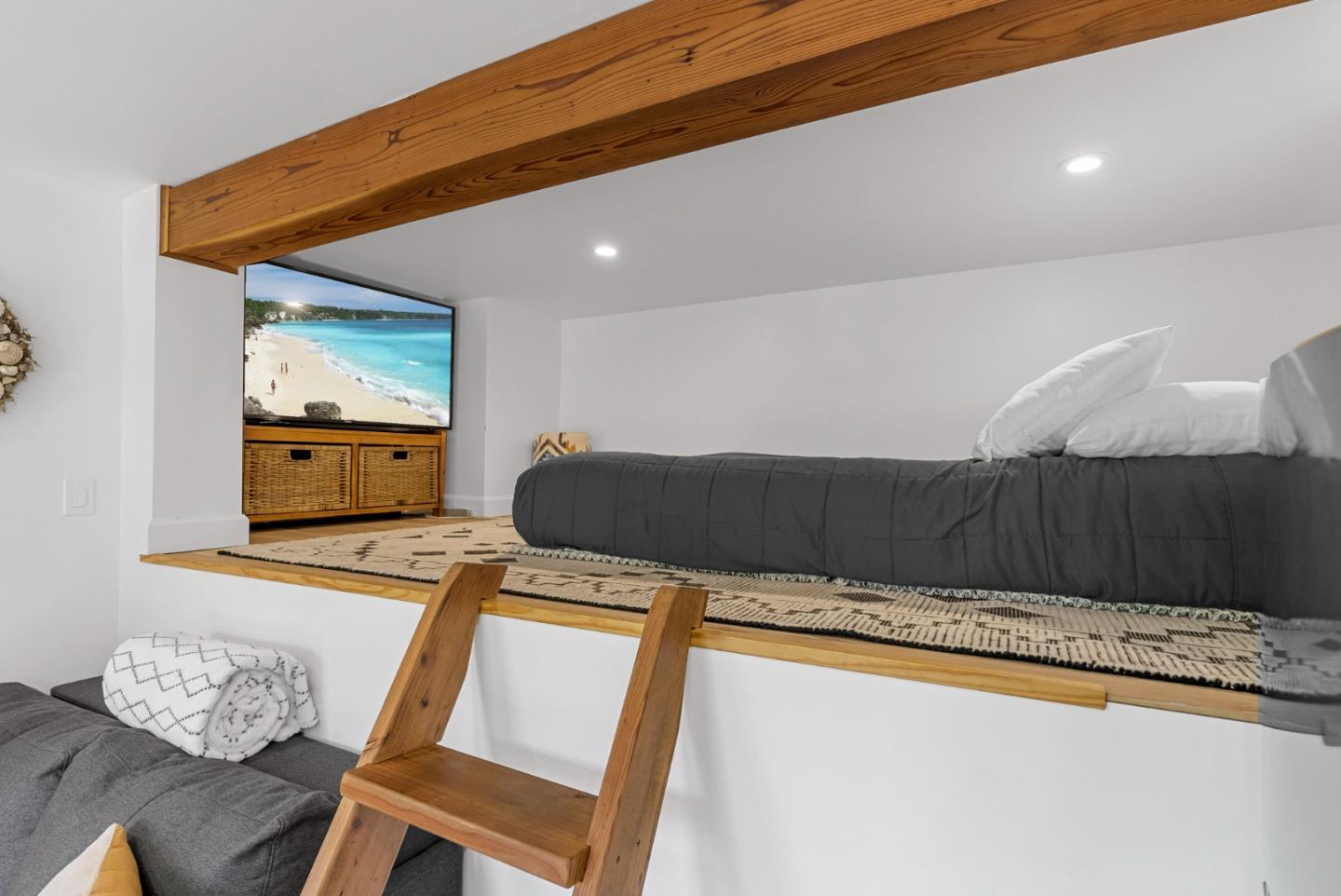 923 Vista Del Mar DR