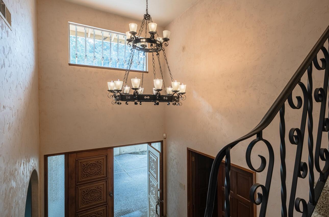 9 Santa Lucia Avenue