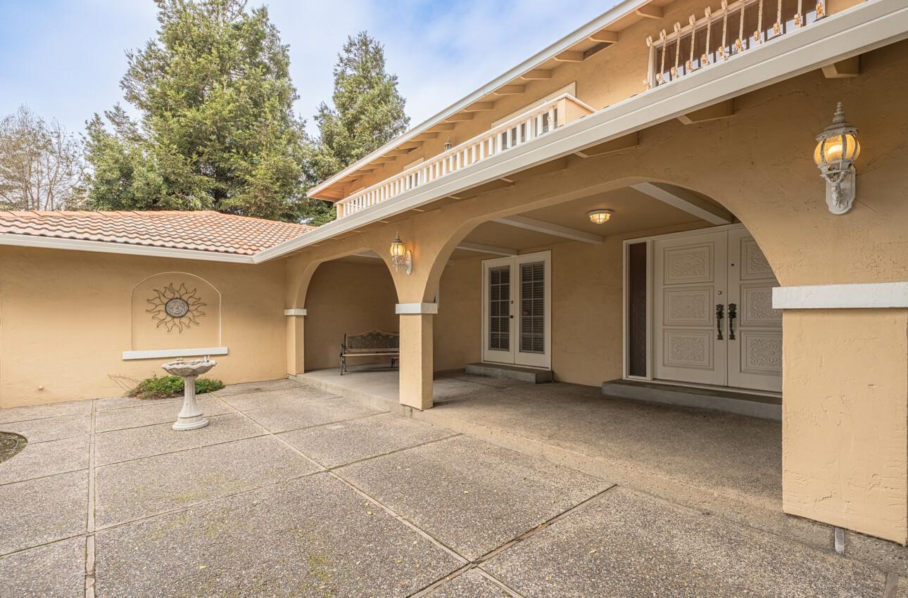 9 Santa Lucia Avenue