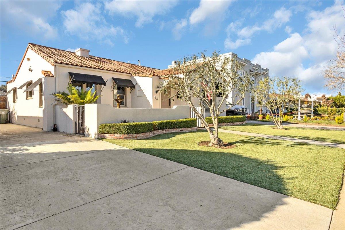 88 Carmel AVE