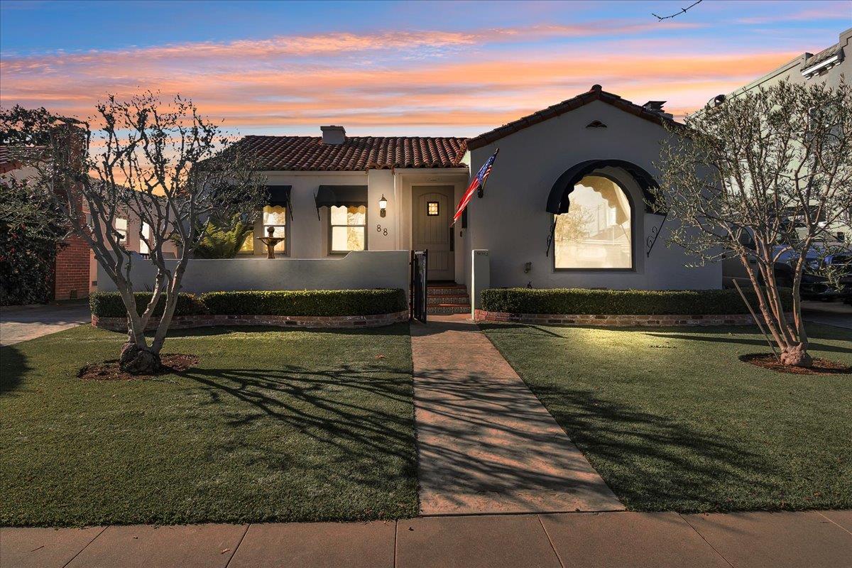88 Carmel AVE