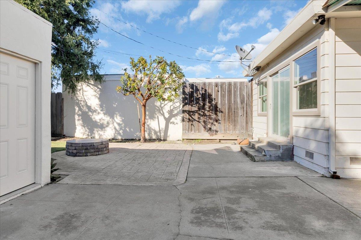 88 Carmel AVE