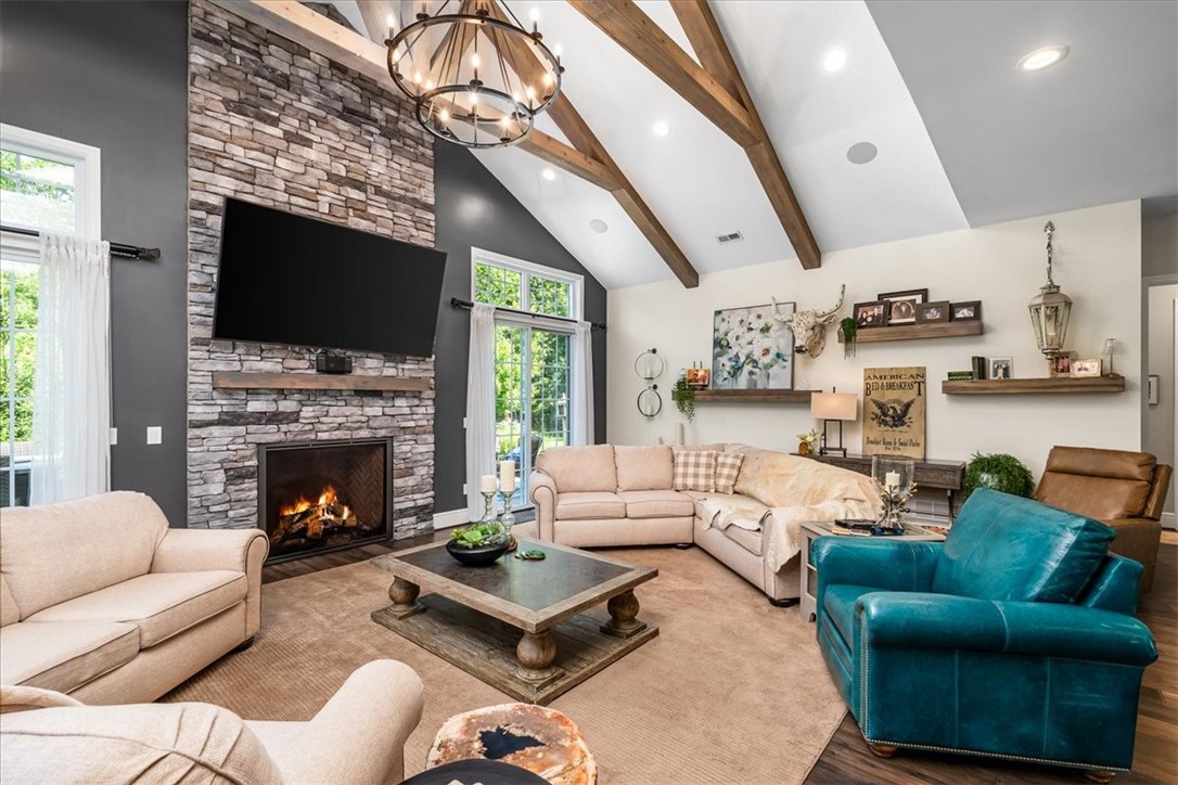 271 Jefferson Ln