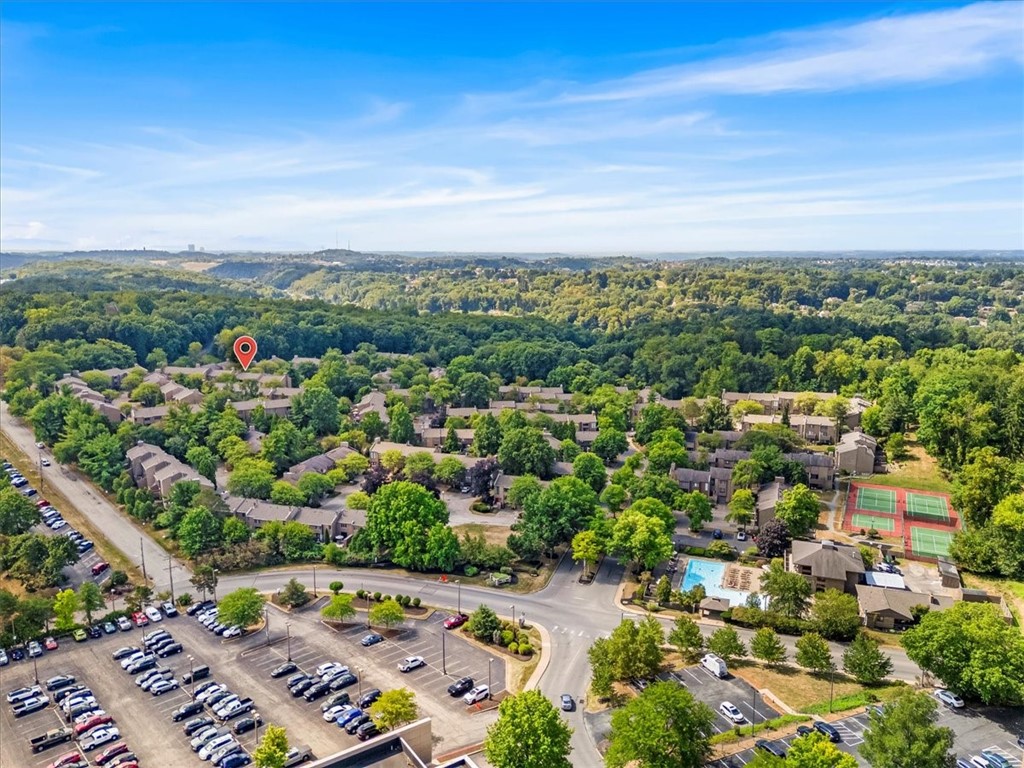 385 Hawthorn Ct