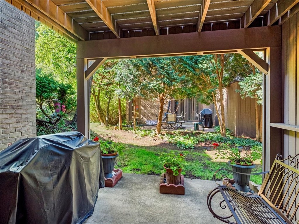 385 Hawthorn Ct