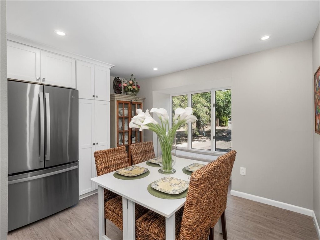 385 Hawthorn Ct
