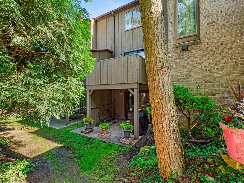 385 Hawthorn Ct