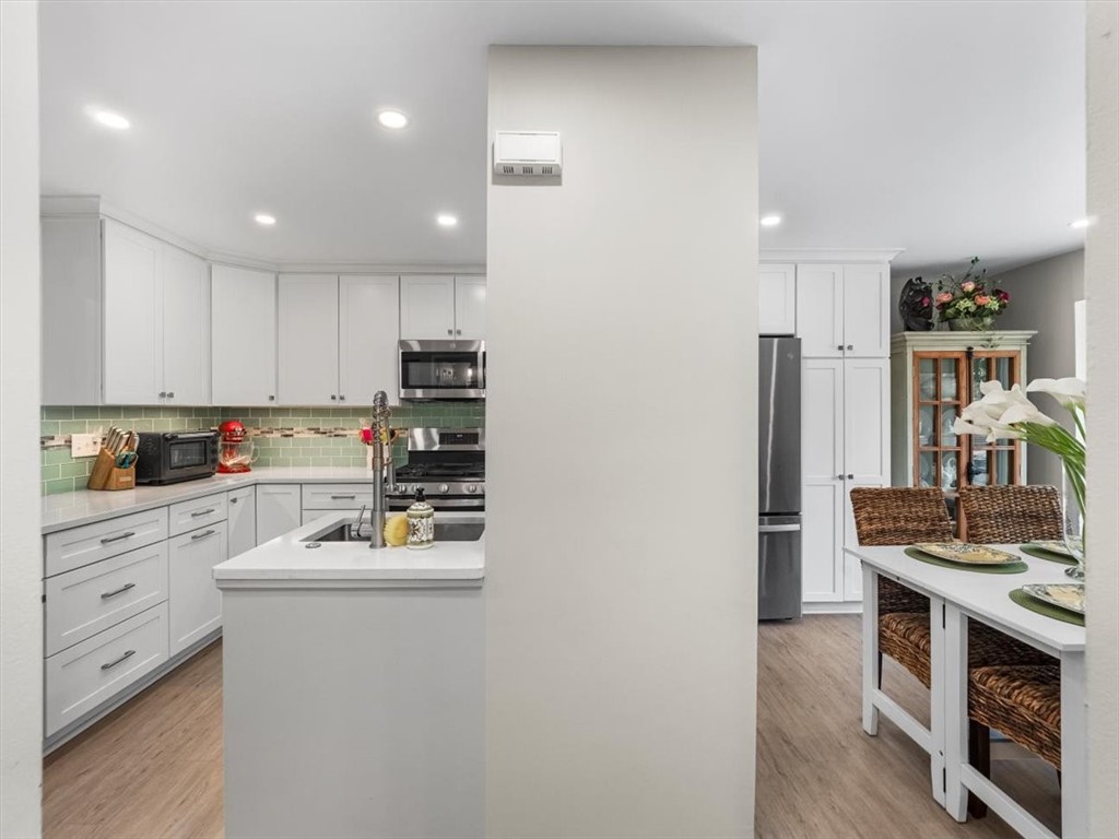 385 Hawthorn Ct