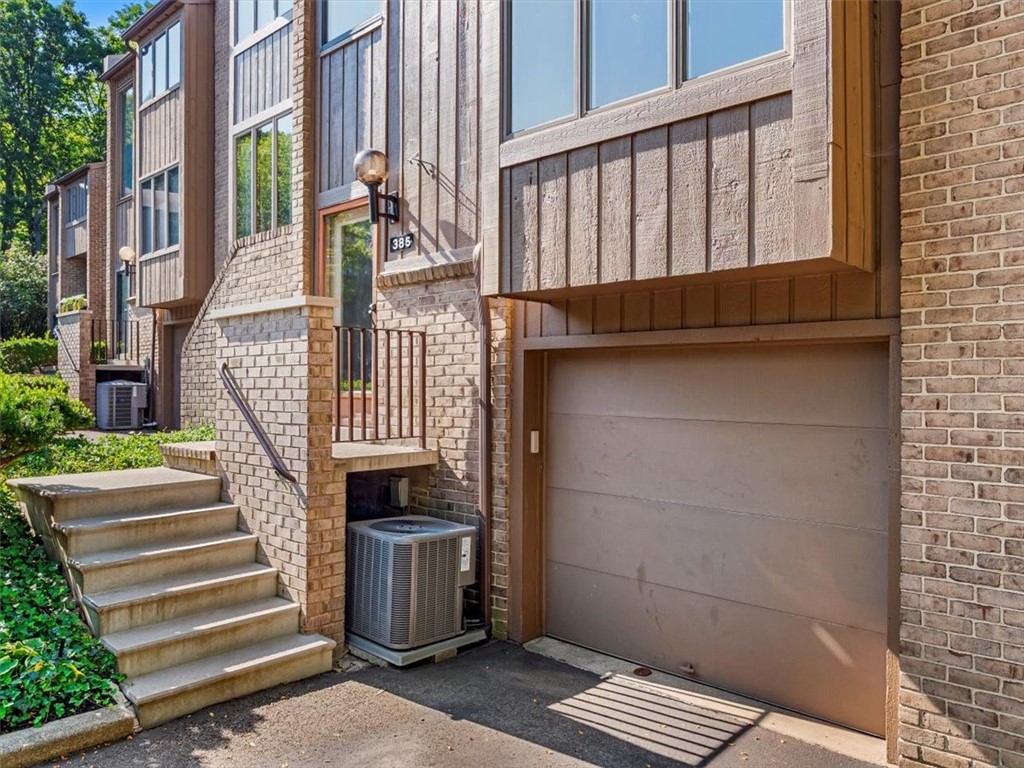 385 Hawthorn Ct