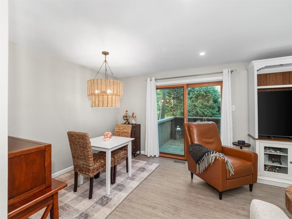 385 Hawthorn Ct