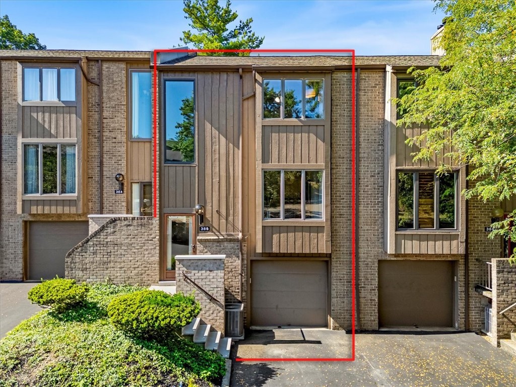 385 Hawthorn Ct