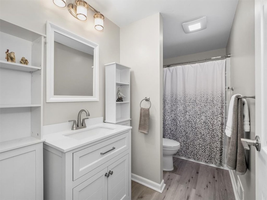 385 Hawthorn Ct