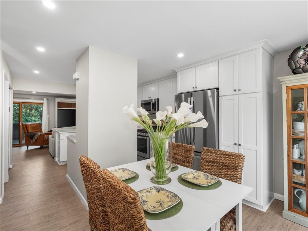 385 Hawthorn Ct