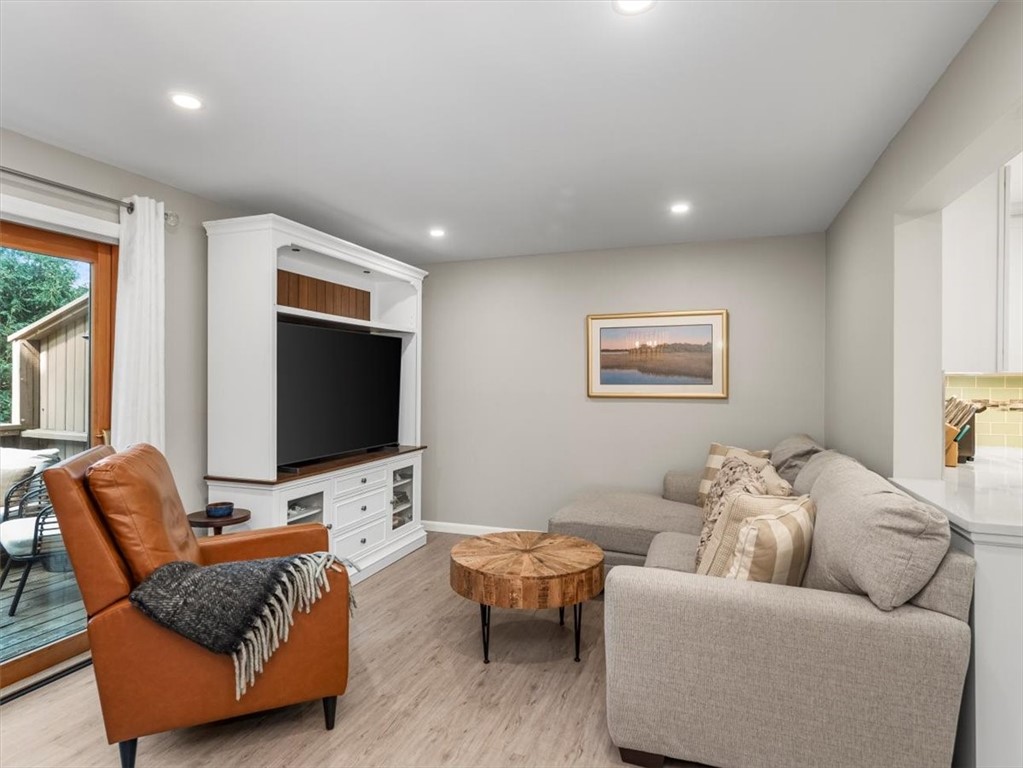 385 Hawthorn Ct