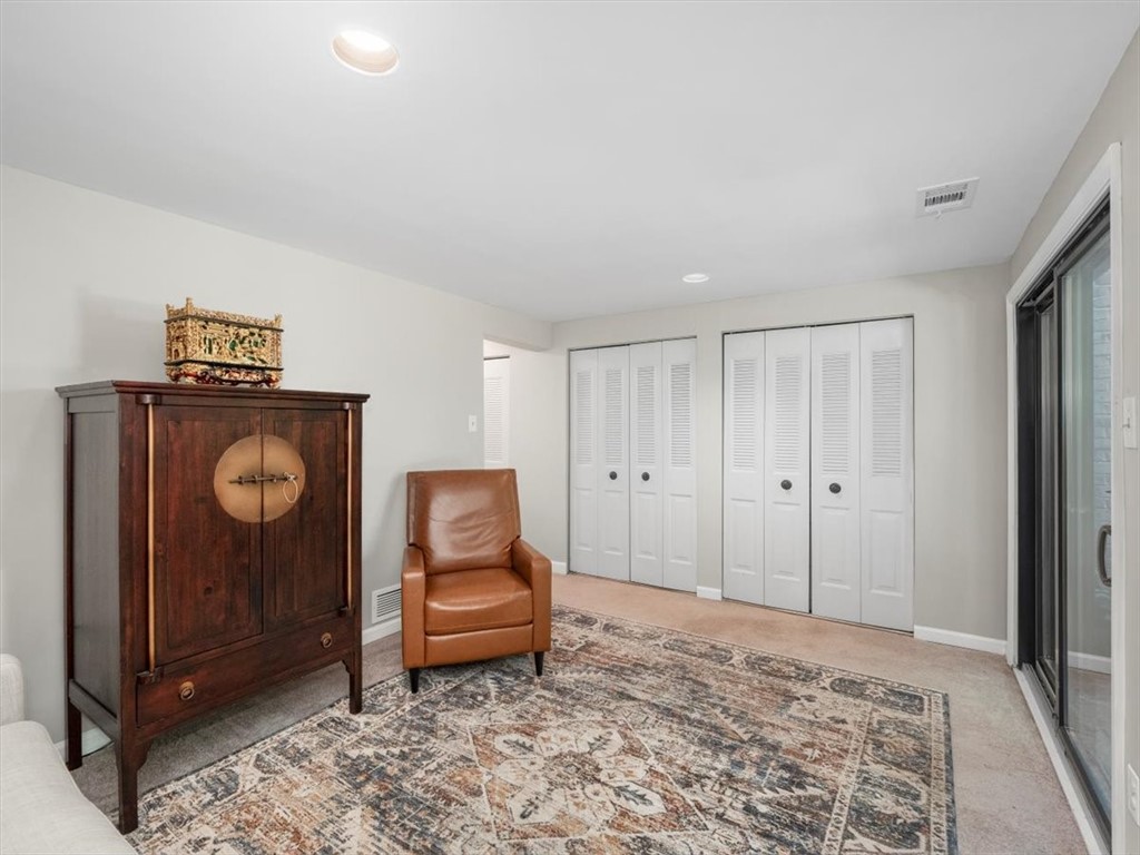 385 Hawthorn Ct