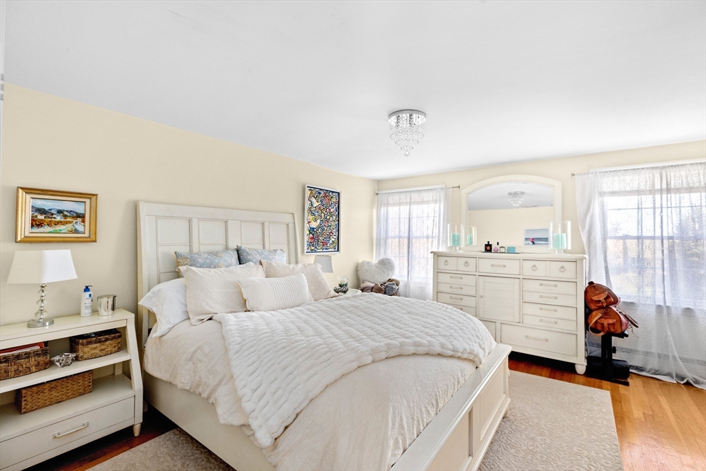 14 Fairoaks Ln