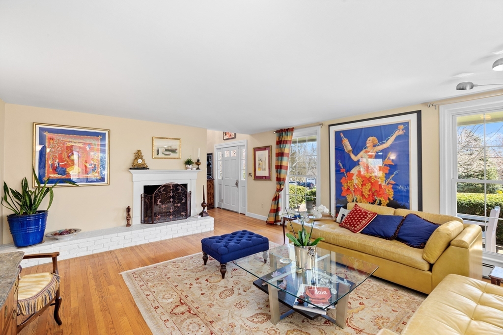 14 Fairoaks Ln