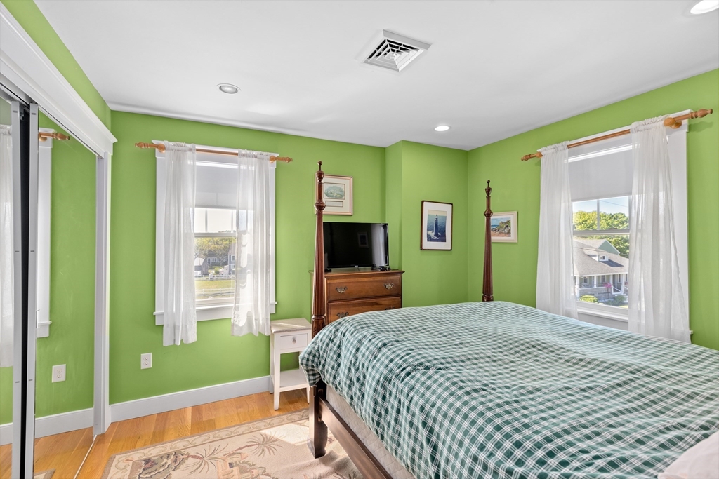 33 Oceanside Dr