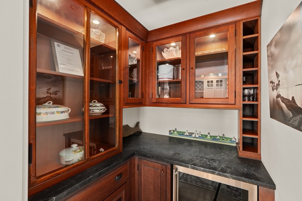 33 Oceanside Dr