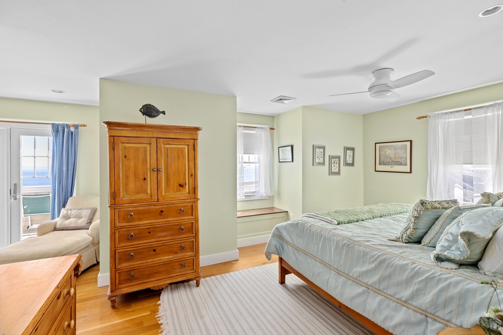 33 Oceanside Dr