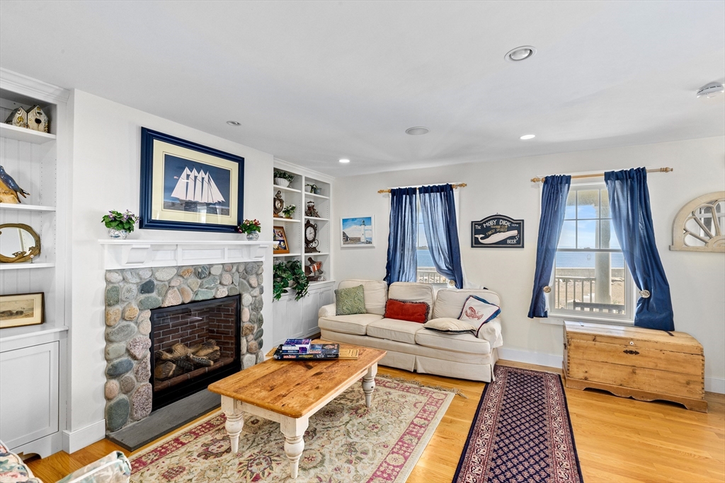 33 Oceanside Dr
