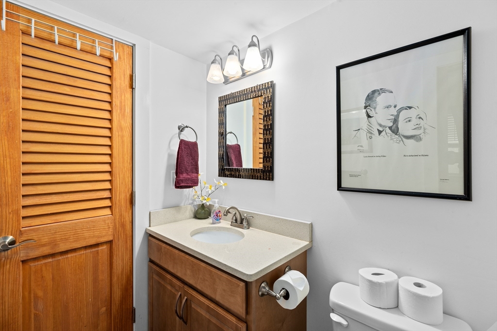 92 Marion Rd Unit: LOWER