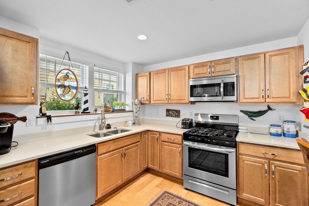 92 Marion Rd Unit: LOWER