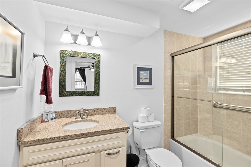 92 Marion Rd Unit: LOWER
