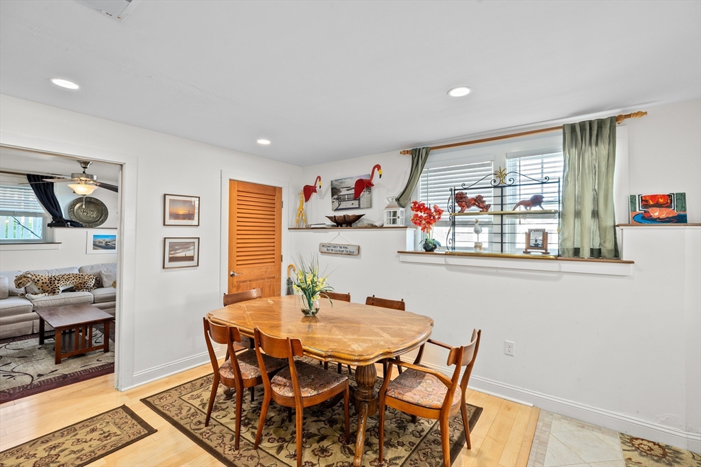92 Marion Rd Unit: LOWER