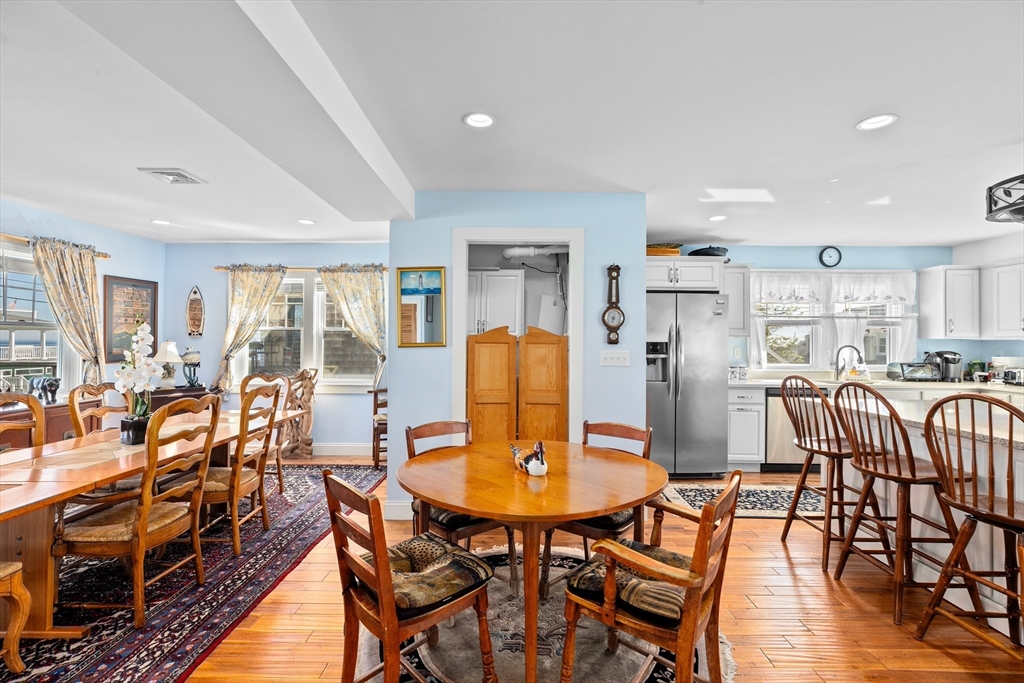 92 Marion Rd Unit: UPPER