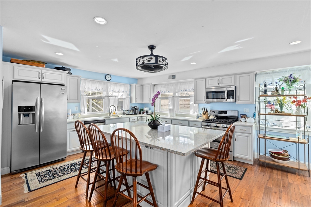 92 Marion Rd Unit: UPPER