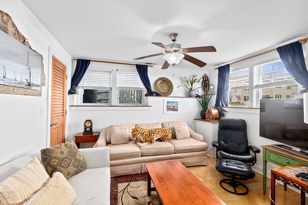 92 Marion Rd Unit: UPPER