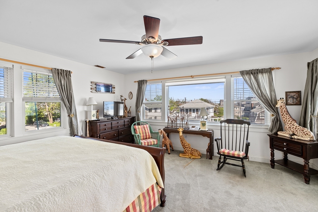 92 Marion Rd Unit: UPPER