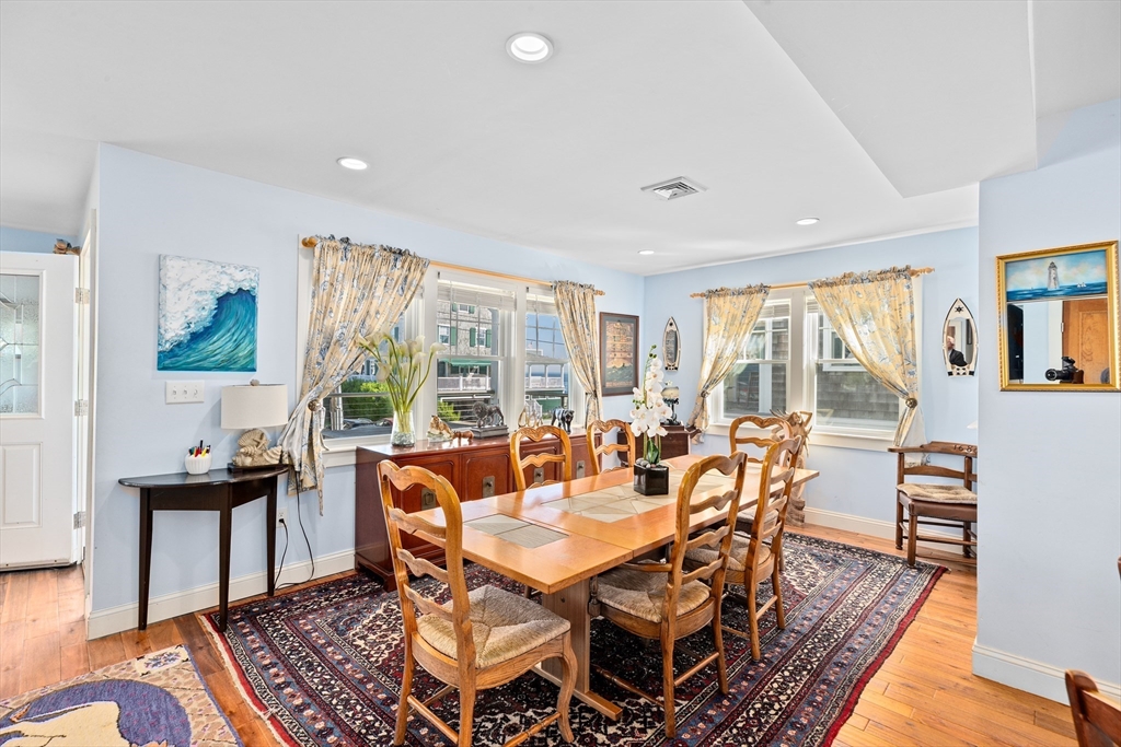 92 Marion Rd Unit: UPPER