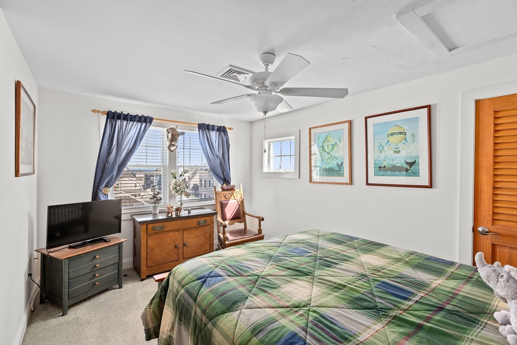 92 Marion Rd Unit: UPPER