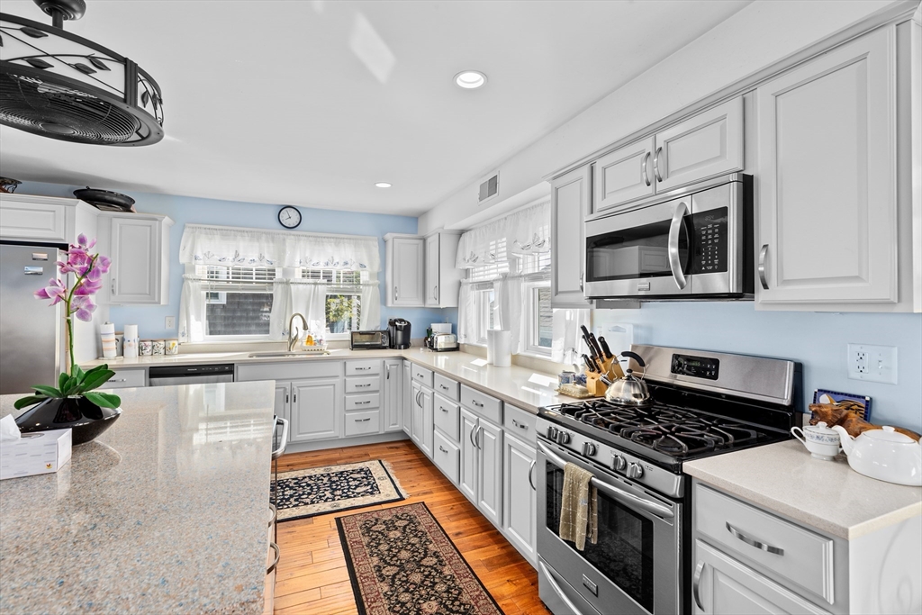 92 Marion Rd Unit: UPPER