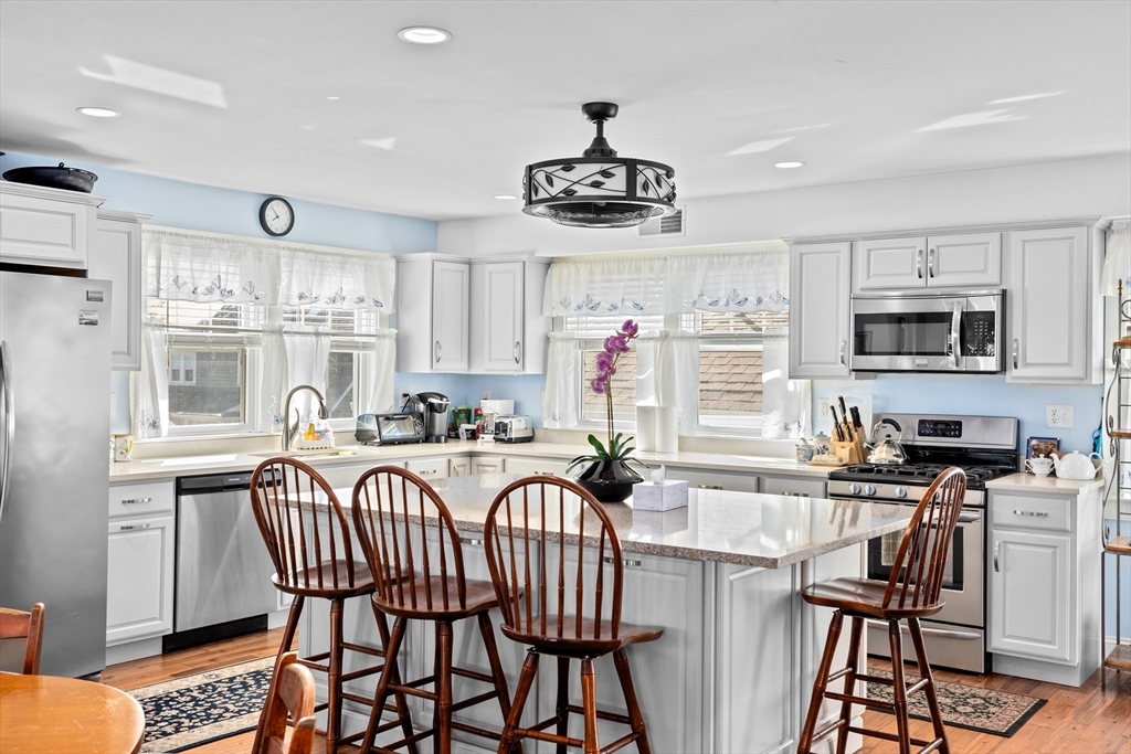 92 Marion Rd Unit: UPPER