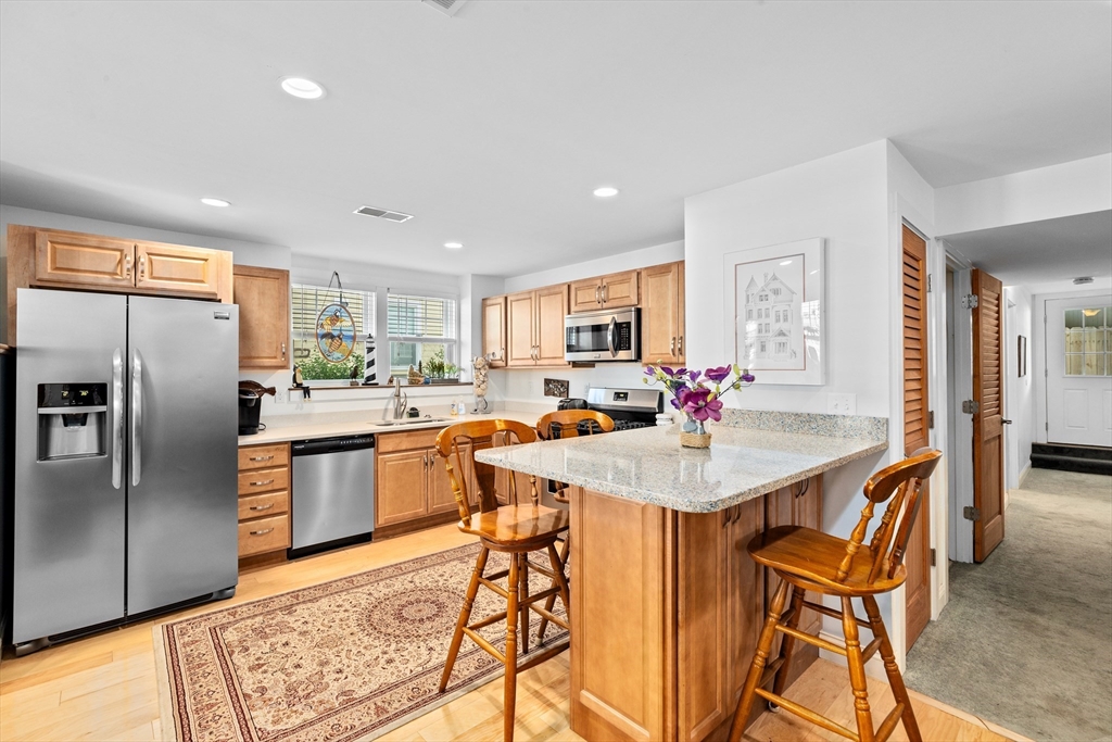 92 Marion Rd Unit: UPPER