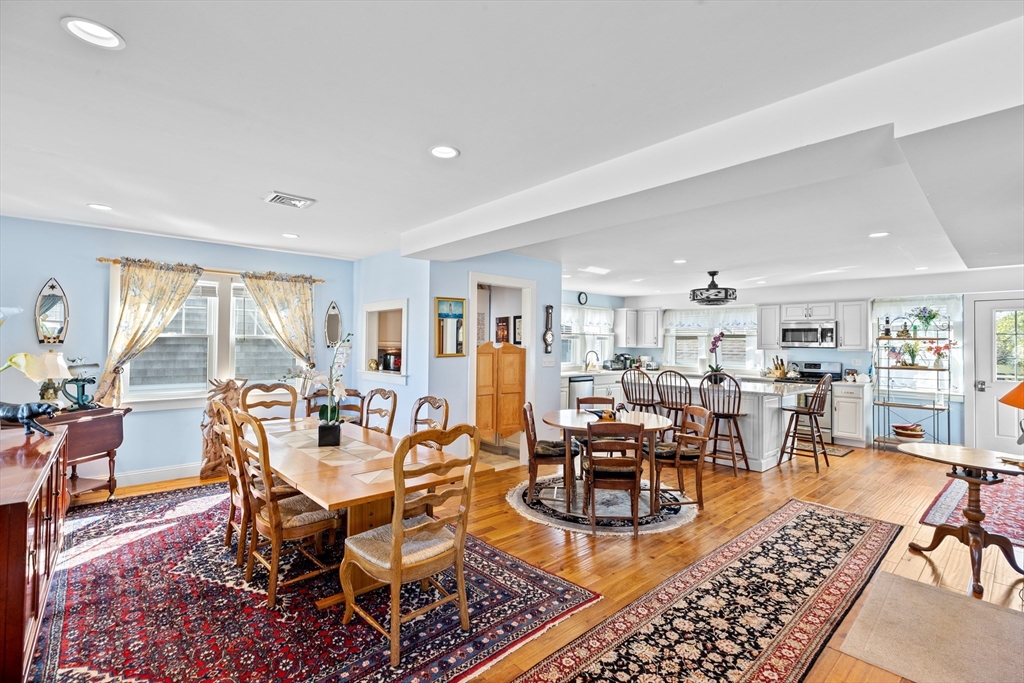 92 Marion Rd Unit: UPPER