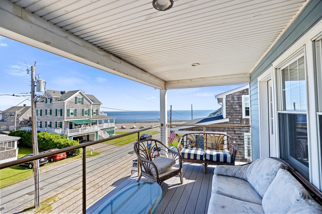 92 Marion Rd Unit: UPPER