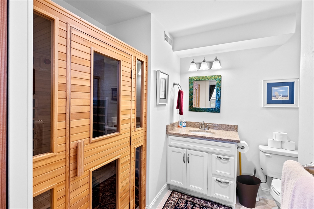 92 Marion Rd Unit: UPPER