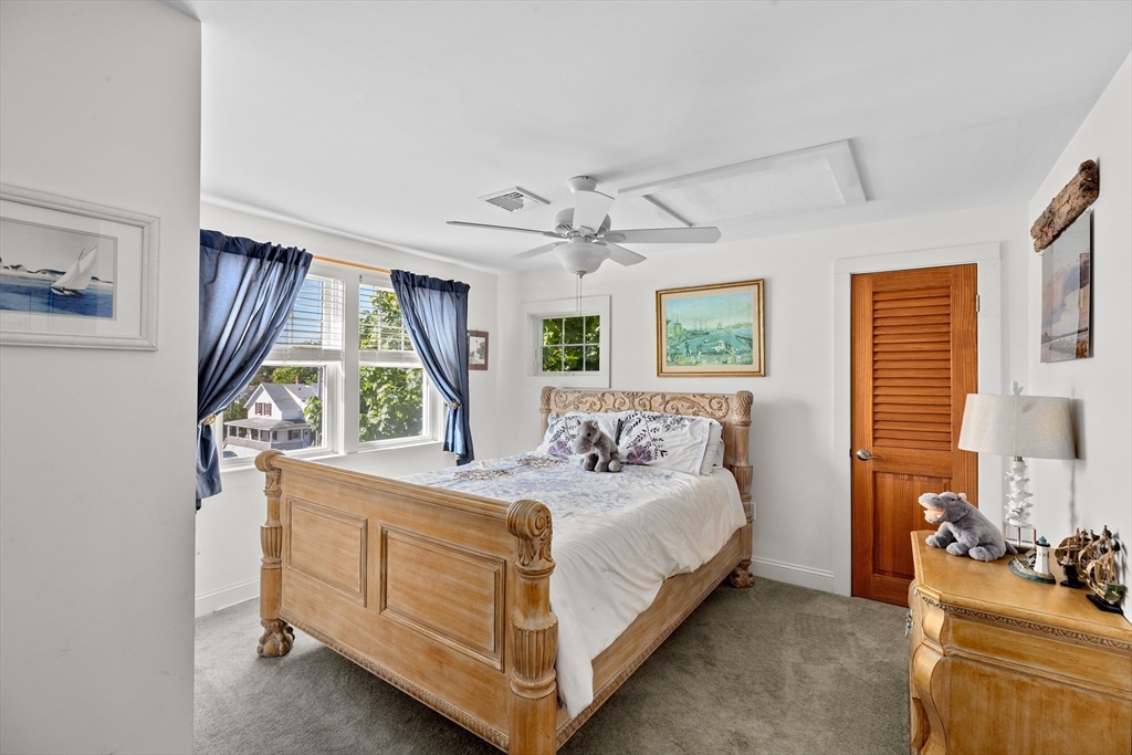 92 Marion Rd Unit: UPPER