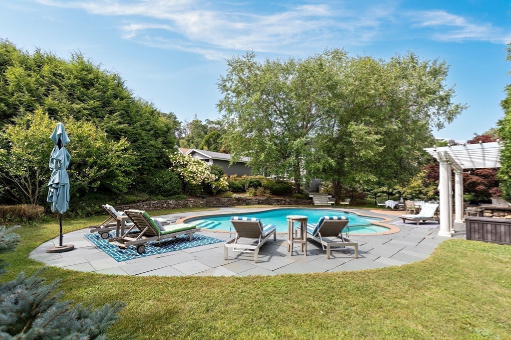 53 Myles View Dr