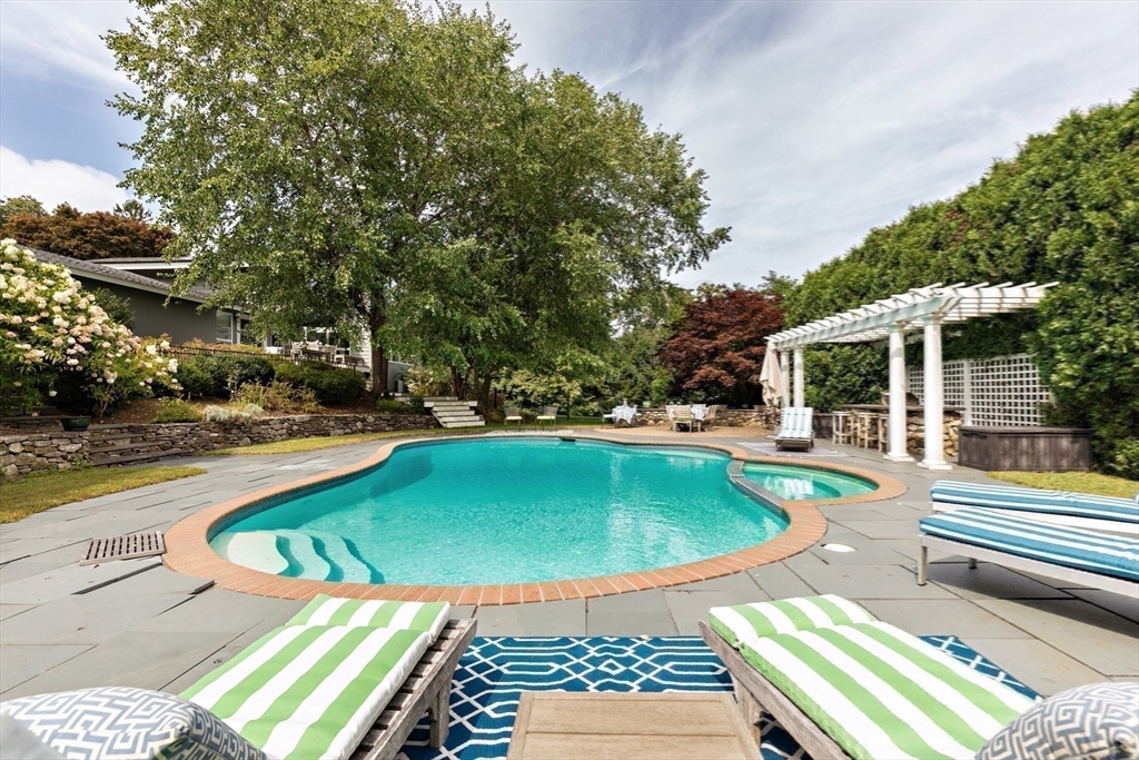 53 Myles View Dr