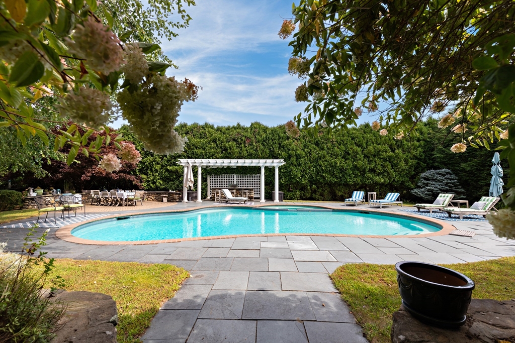 53 Myles View Dr